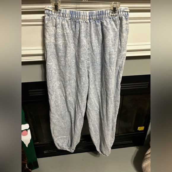 Urban Outfitters Women’s Light Blue Acid Wash Jogger Pants - Picture 2 of 3